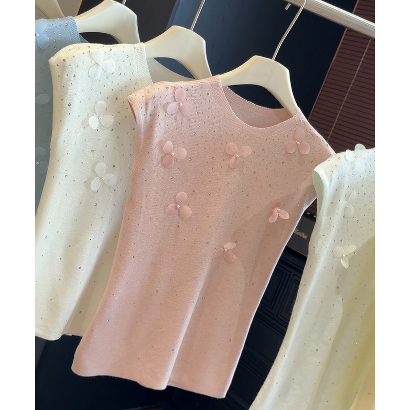 French-Style Design with a Touch of Elegance, Rhinestone Floral Knit Top for Women, New Summer Model, Unique and Chic, Slim-Fit and Flattering Tank Top French-Style Design with a Touch of Elegance, Rhinestone Floral Knit Top for Women, New Summer Model, Unique and Chic, Slim-Fit and Flattering Tank Top