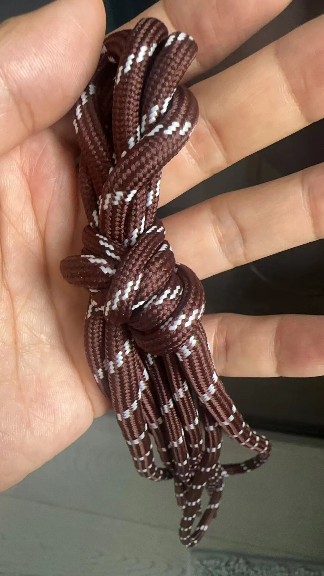 Cordones redondos de 5 mm para zapatos de papá, botas de senderismo, botas estilo Martin, con rayas diagonales en negro, blanco y amarillo.