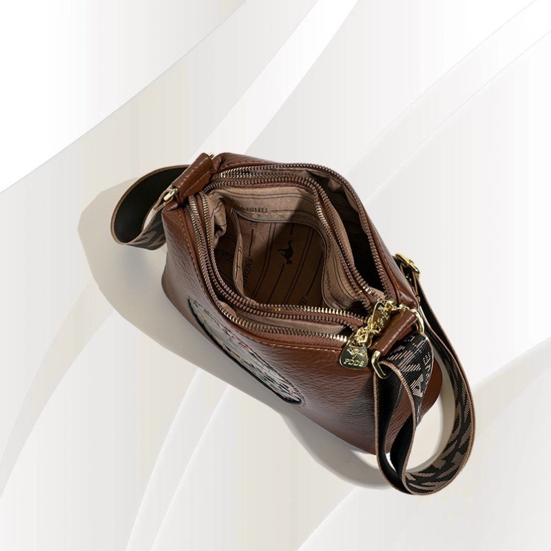 Classic Women's Shoulder Bag With Artistic Chinese Embossed Style_voghion.com