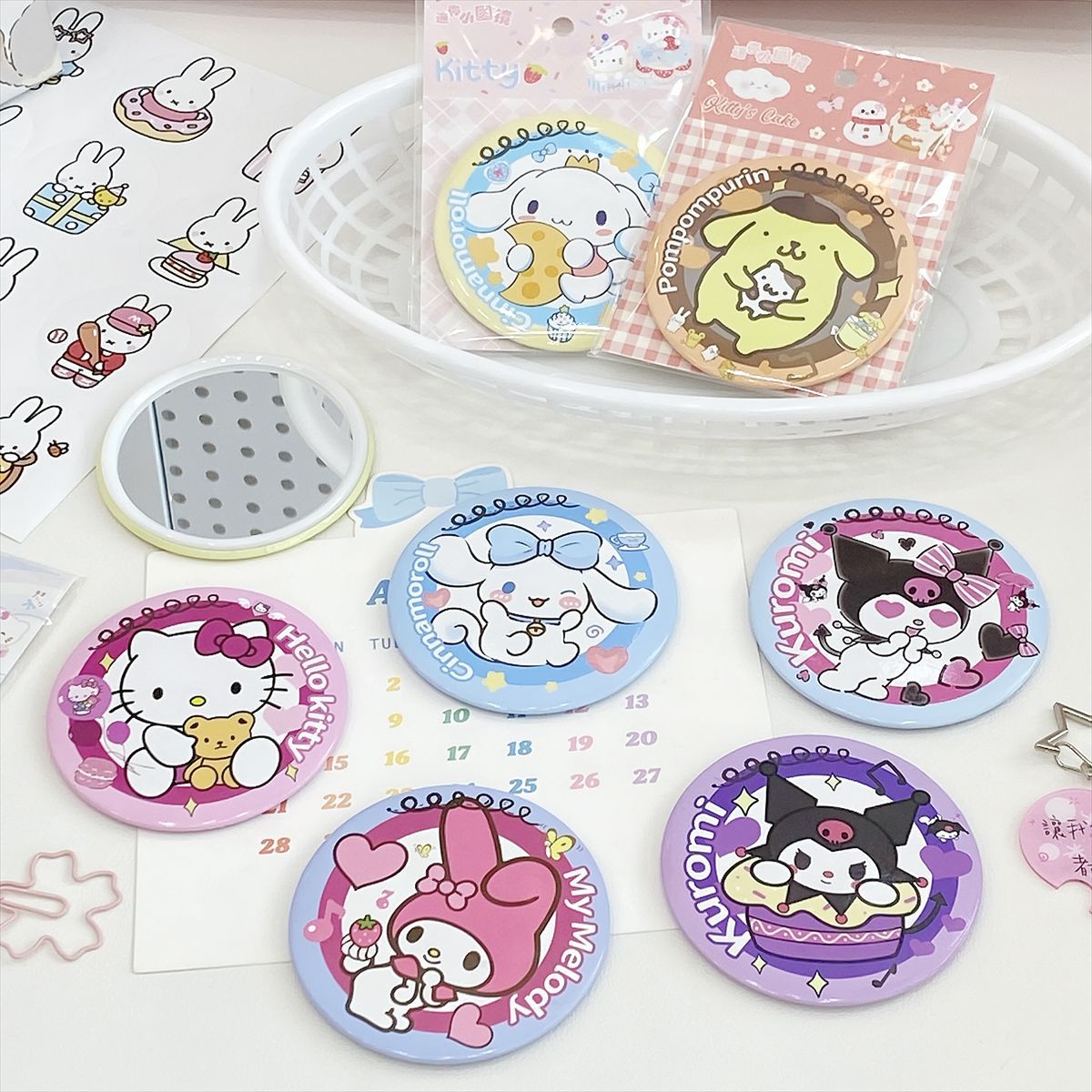 [Bolsa] dibujos animados Sanrio pequeño espejo redondo mini portátil de estaño espejo unilateral con espalda tarjeta espejo de bolsillo