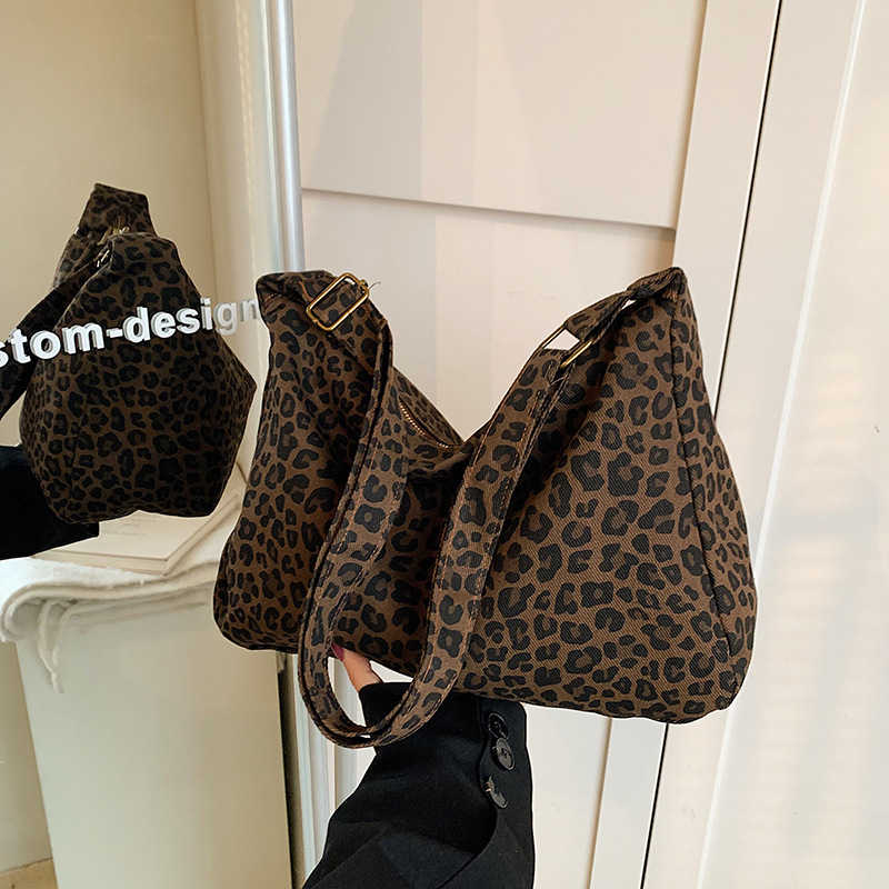 Bolso de gran capacidad de leopardo para mujeres otoño y invierno 2024 nueva moda bolso de hombro portátil de moda para trabajar mochila de viaje