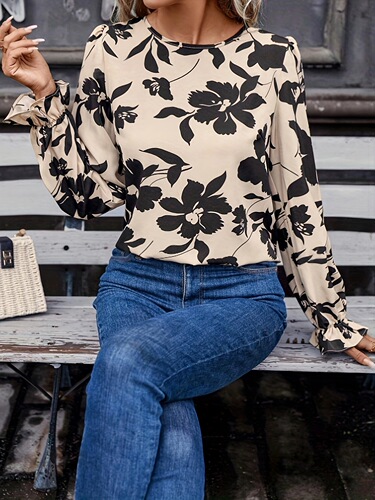 European and American-style back-tie shirt top that creates a slimming effect.