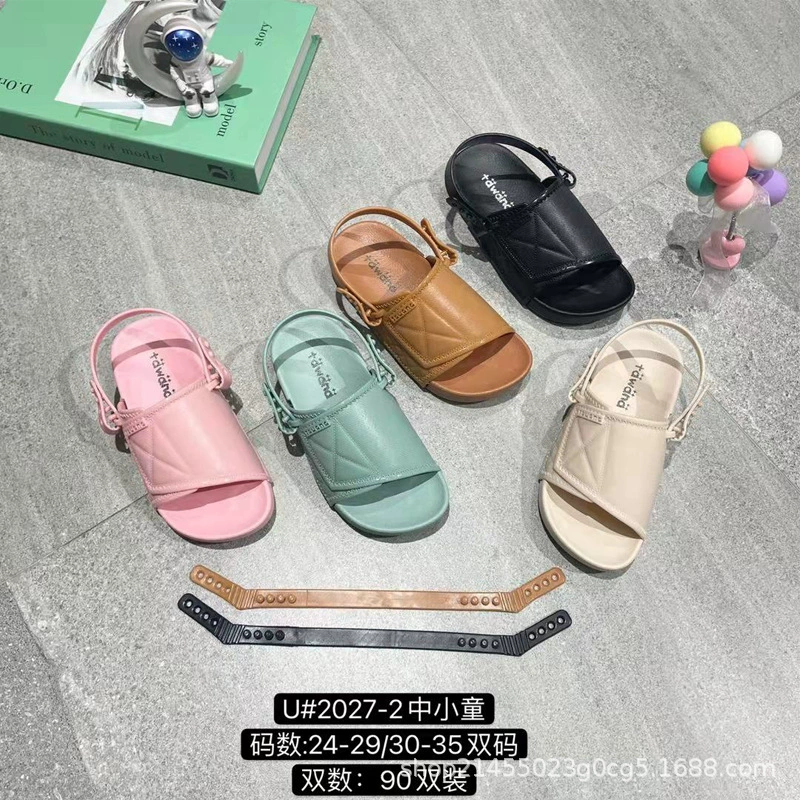 Детские сандалии 2021 года, повседневные модные шлепанцы на плоской подошве для родителей и детей, оптовые легкие нескользящие тапочки для детей среднего возраста