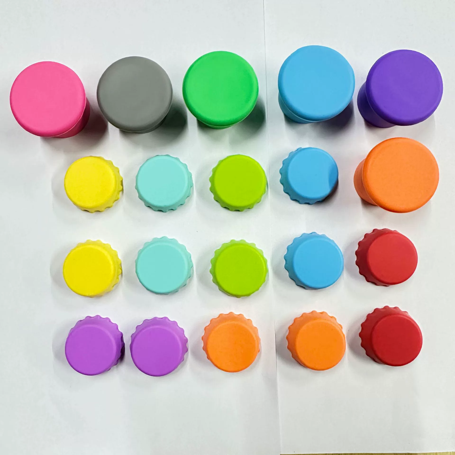 Silicone Bottle Stopper, Food-Grade Round Cap, Wine & Beer Sealer, BPA-free (3.6×2.6×3 cm)
