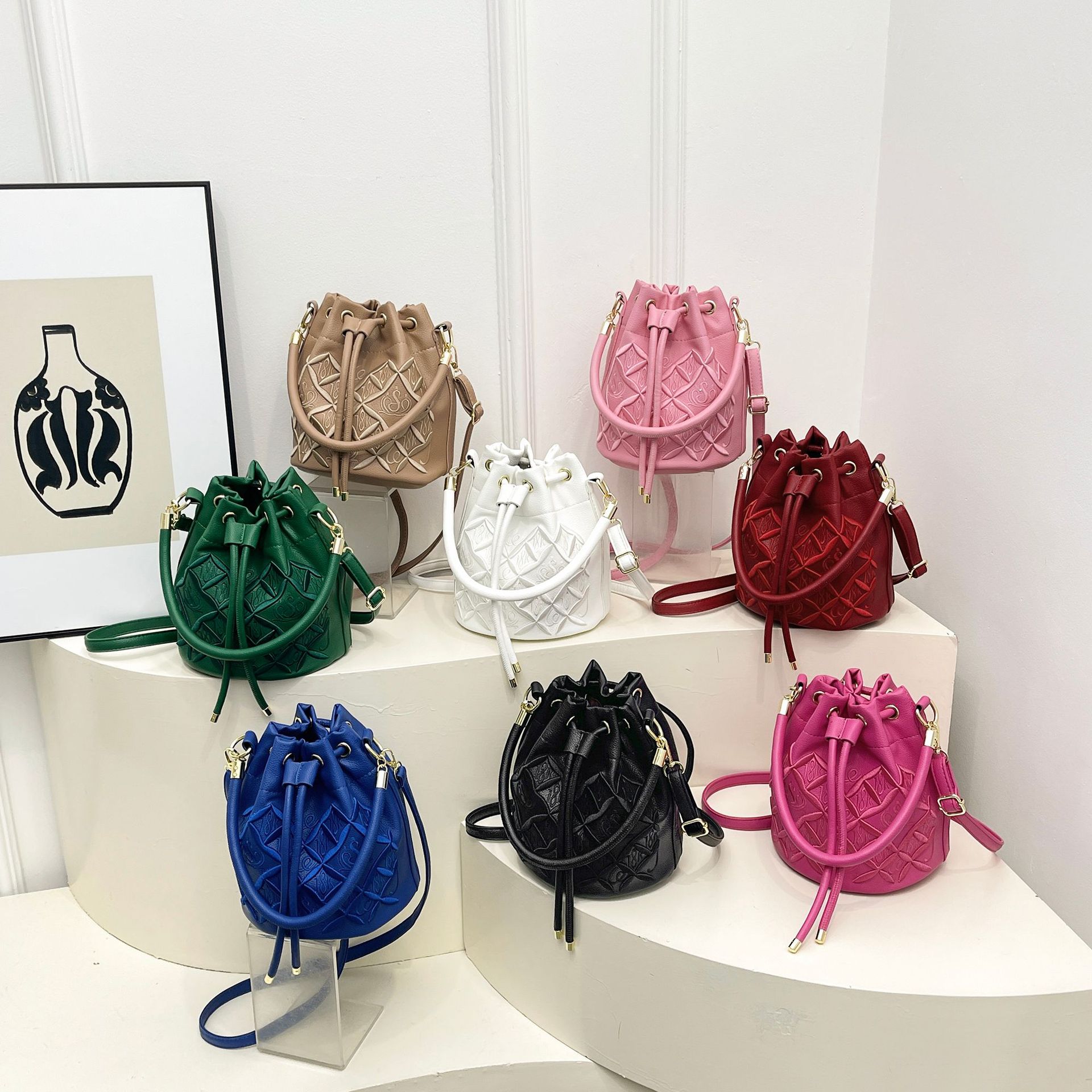 2026 Trendy Fashion Lightweight Casual Large-Capacity Embroidered Bucket Bag Versatile for Daily Use and Commuting Pu Shoulder Crossbody Bag