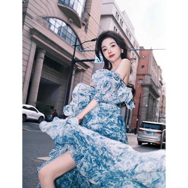 在逃公主连衣裙女夏法式高级感泡泡袖轻奢小众礼服蓝色碎花拖尾裙|undefined