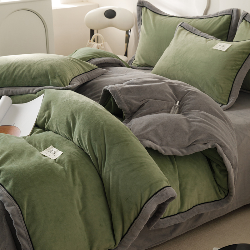 Alta sensación de cama de terciopelo de leche cuatro piezas con sábanas de terciopelo de coral de brida en otoño y invierno con un conjunto de terciopelo de tres piezas