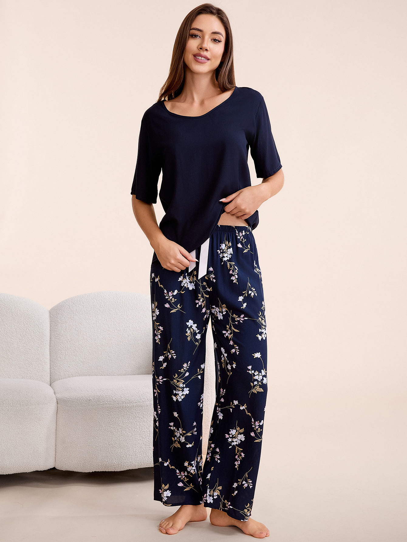 네이비 블루 T 플라워