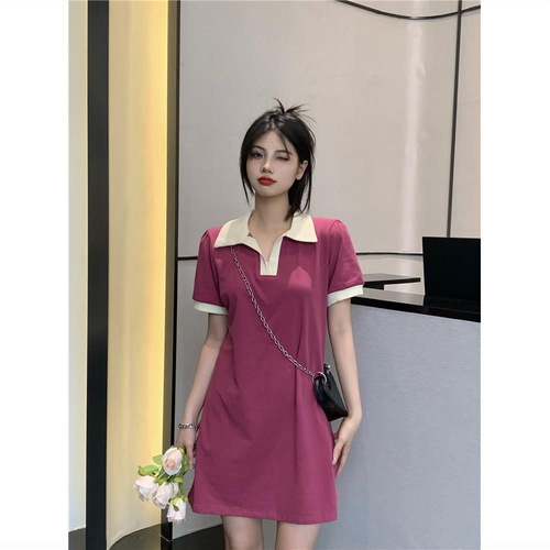 Plus-size women's summer contrast-color Polo-collar dress with loose fit—perfect for hiding belly and creating a slimming effect, paired with a short-sleeve T-shirt skirt.
