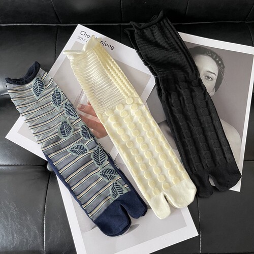 Summer thin crystal silk transparent two-toe jacquard leaf polka dot curling socks Japanese style tabi socks