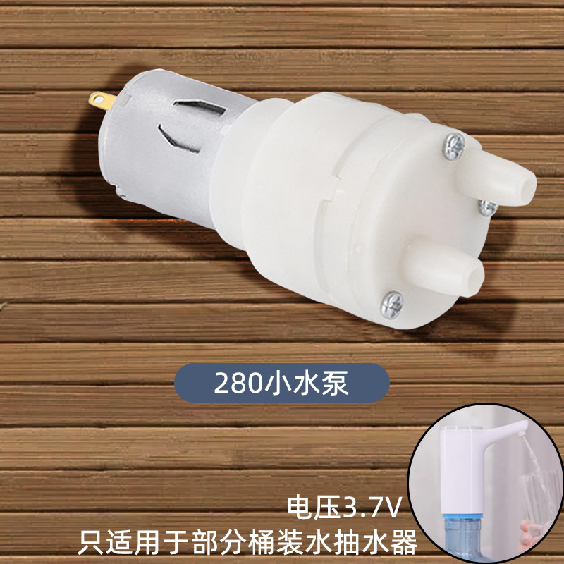 お茶のバーの機械はポンプのお茶を引き出して電気の湯沸かし器を備えます。|undefined