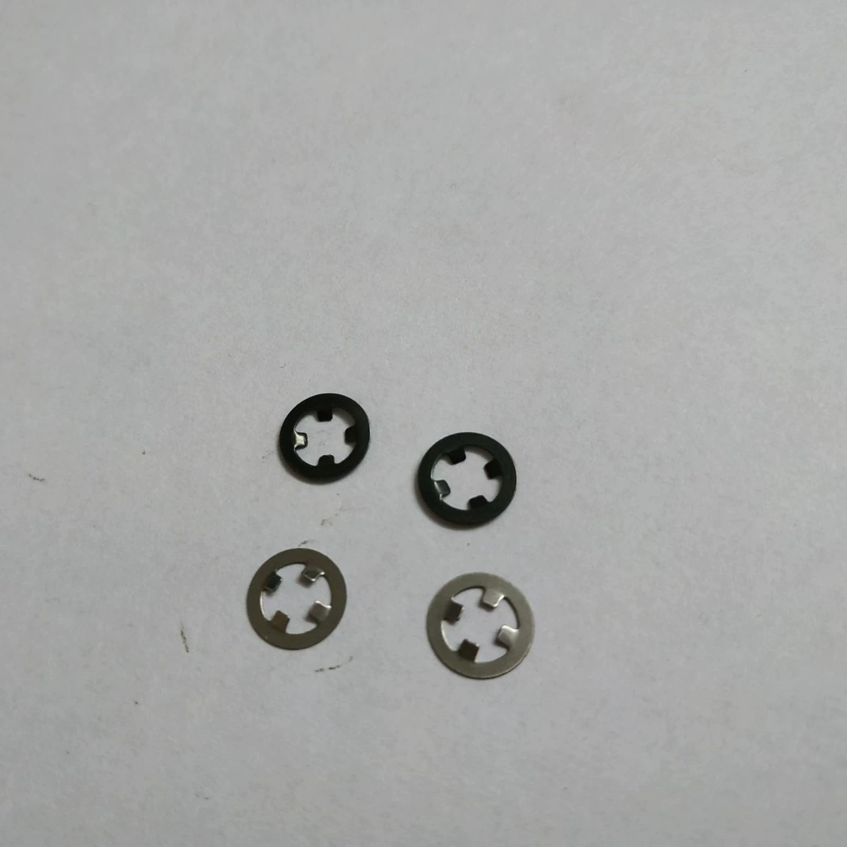 Производители поставляют на складе легкие оси для самопряжки