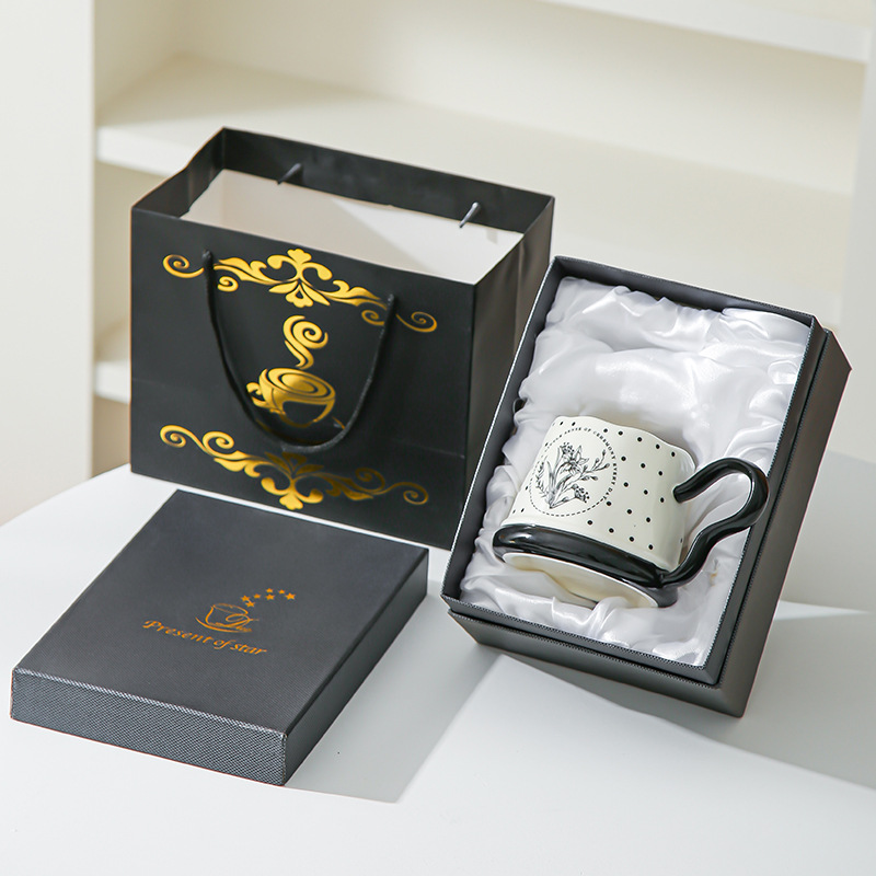 Tazas de cerámica de alto valor nominal tazas de café tazas de leche de alto nivel de sensación de taza de agua casera regalos de mano al por mayor