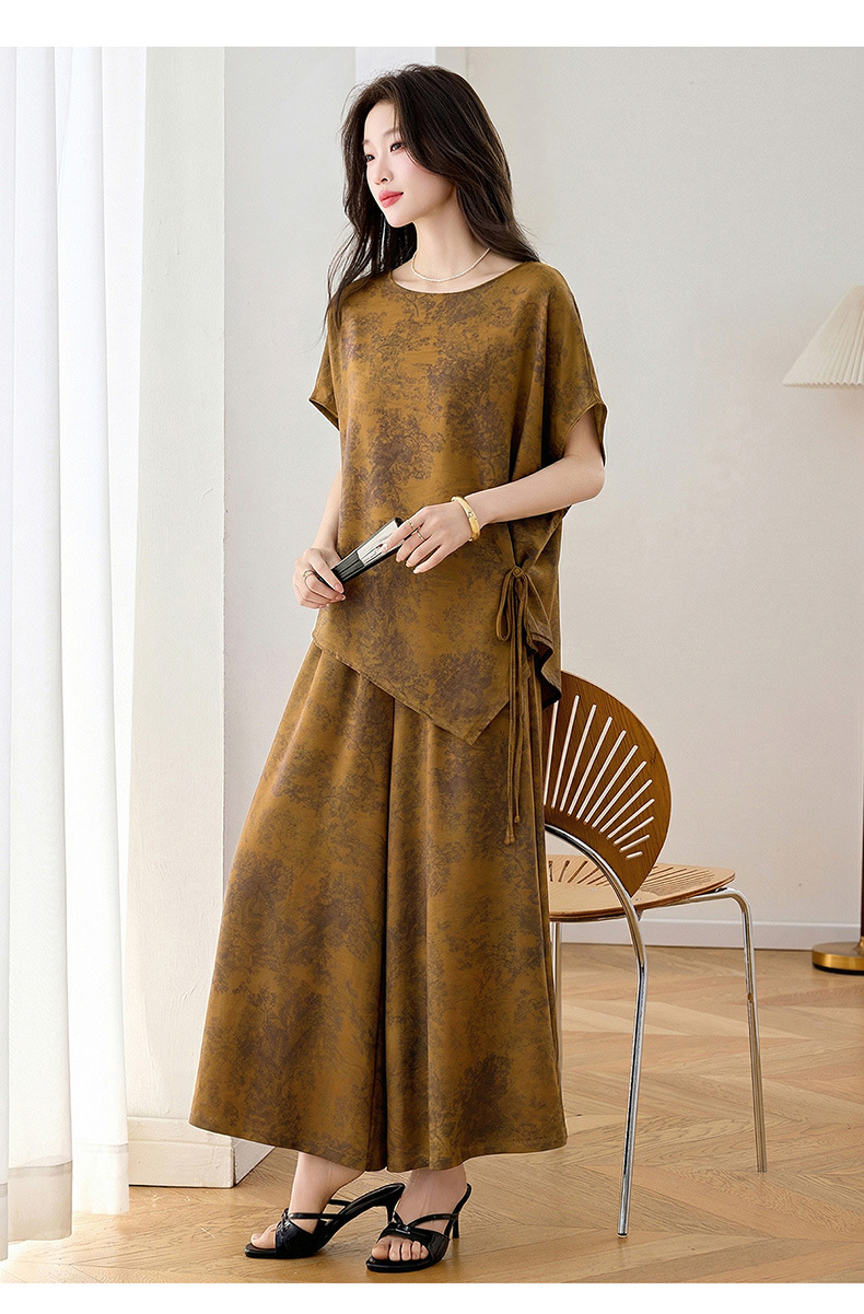 Bộ áo crop top phối quần ống rộng in họa tiết hoa không đối xứng mùa hè 2026 — màu tím, màu vàng chi tiết 5