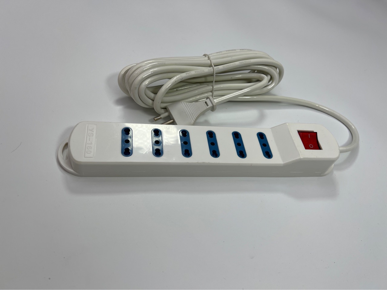 Comercio exterior enchufe de estilo europeo transfronterizo fabricantes europeos venta directa con interruptor de cableado de extensión 3 círculos