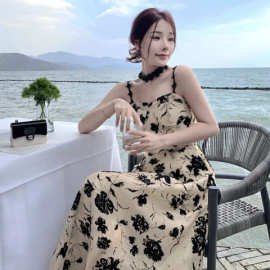 法式时尚甜美复古收腰显瘦吊带长裙小众设计碎花吊带连衣裙女跨境