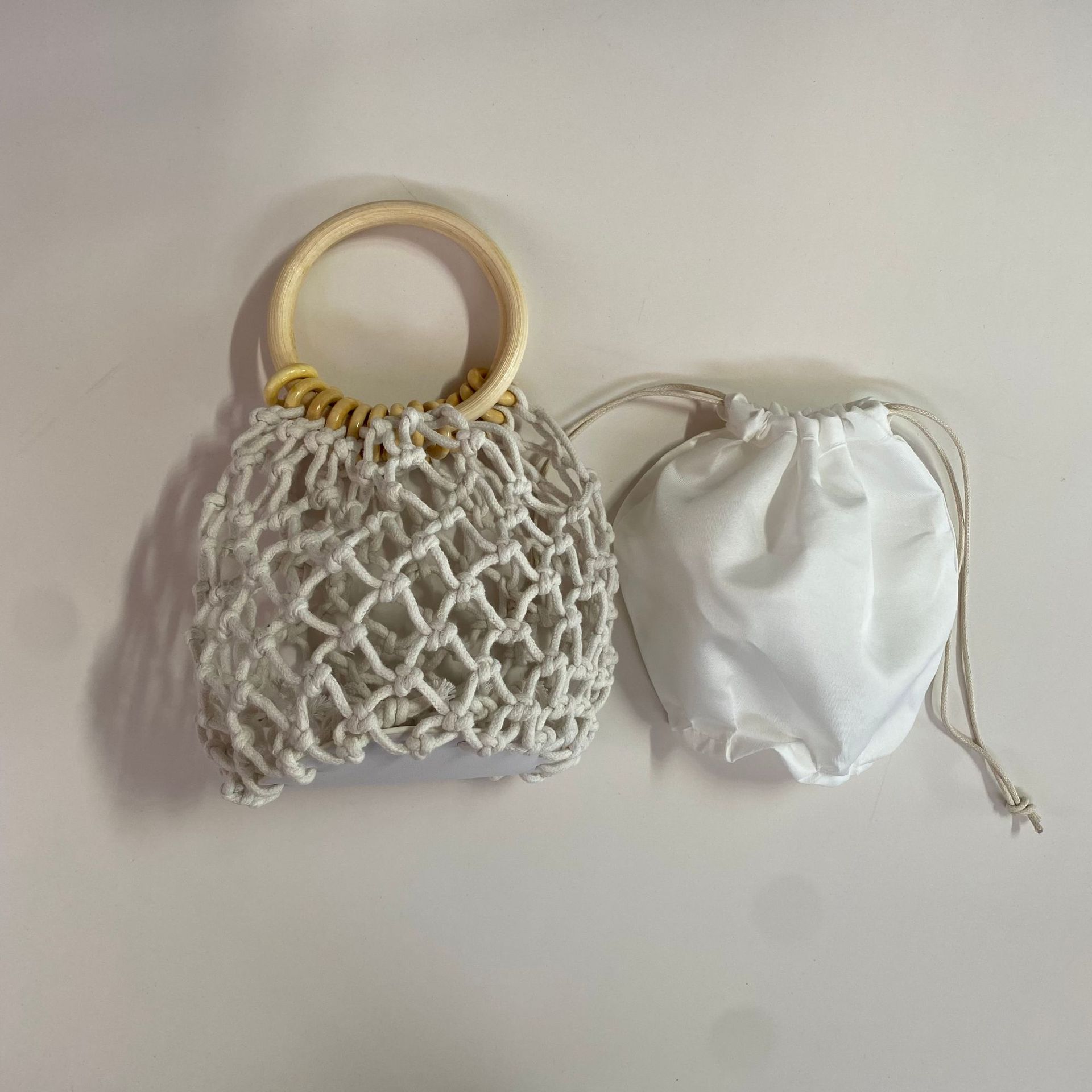 (Con bolsa interior) bolso de paja cordón hecho a mano pequeña bolsa de playa de bolso de las mujeres bolso mango de madera