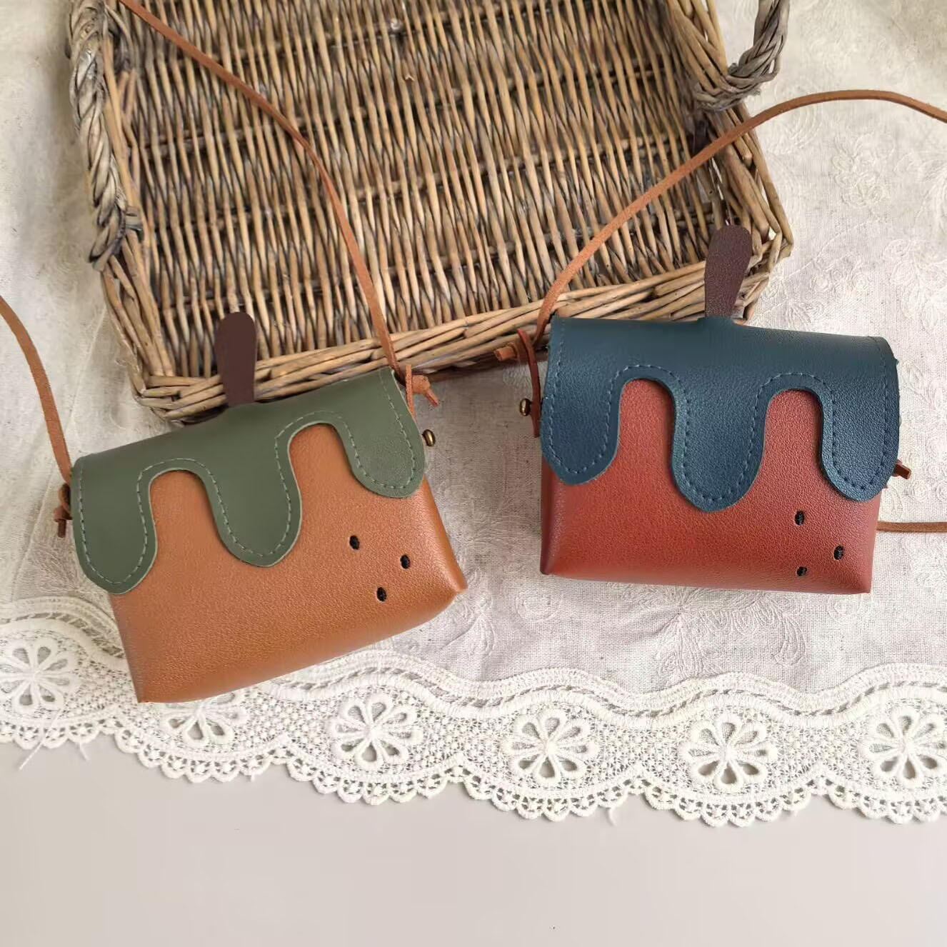 New Retro Handmade Strawberry-Shaped Children's Small Crossbody Bag, Versatile 3D Cube Coin Purse for Baby Photos