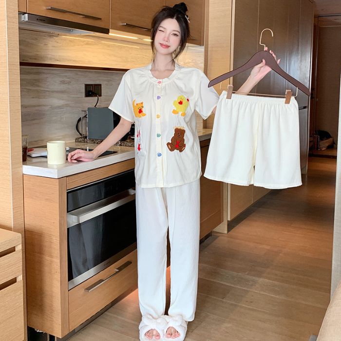 Pijamas de tres piezas al por mayor transfronterizos para mujer, pantalones cortos de manga corta de verano, cárdigan, traje de servicio a domicilio fresco de dibujos animados, algodón de nube