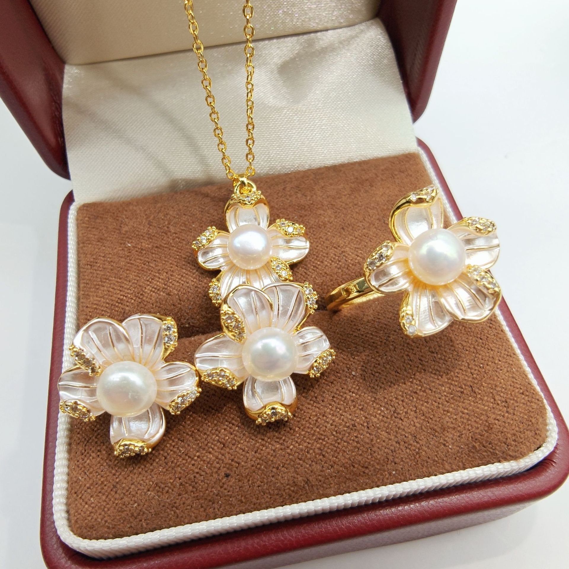 Enamel Glaze Pearl Flower Earrings, Fashionable and Elegant, High-End Luxury Earrings, 2026 Douyin Hot-Selling Freshwater Pearls