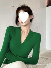 欧货V领羊绒打底衫女秋冬新款洋气显瘦绿色毛衣修身内搭针织上衣