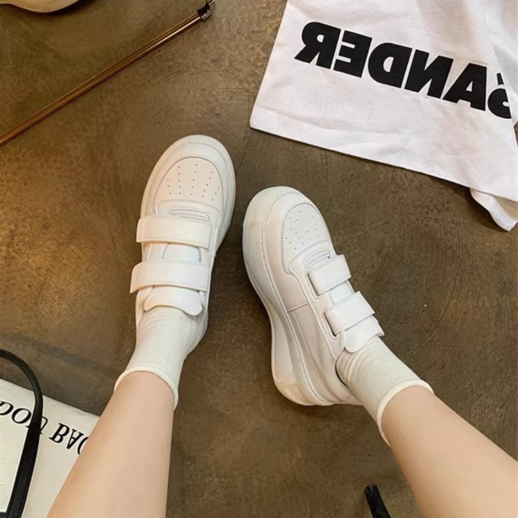 Cuero de vaca suave ~ cuero real velcro para reducir el envejecimiento zapatos blancos de suela gruesa para mujeres de otoño nuevos zapatos deportivos de skate casuales de altura universal