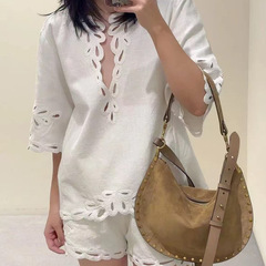 春夏新作、精巧な透かし刺繍入りVネック五分袖トップスとゴムウエストショートパンツのセット、フレンチスタイルのツーピース