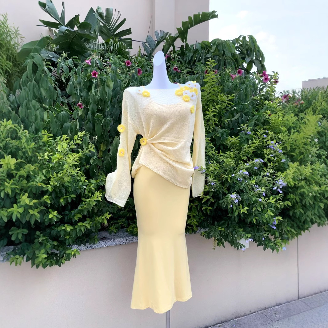 Genuine design spring yellow sweater
