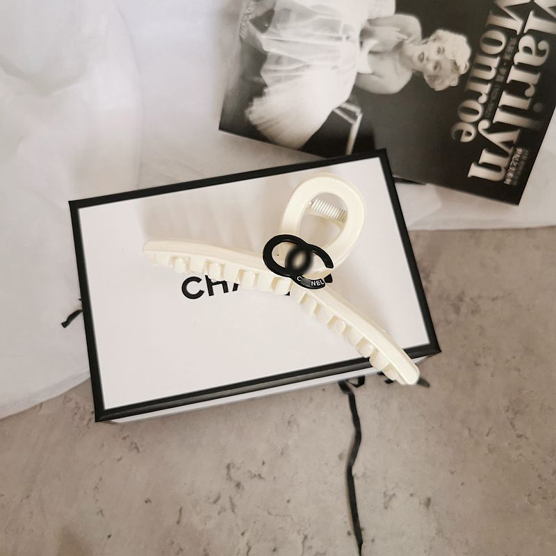 PC white cross clip small C