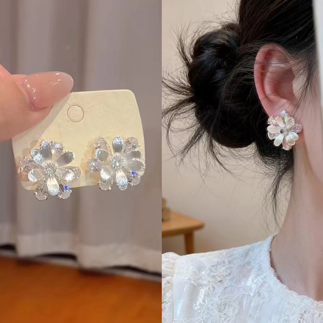 Corea del Sur explosión ultra inmortal cristal mariposa pendientes nicho femenino de alta calidad temperamento universal perla pendientes de orejas al por mayor