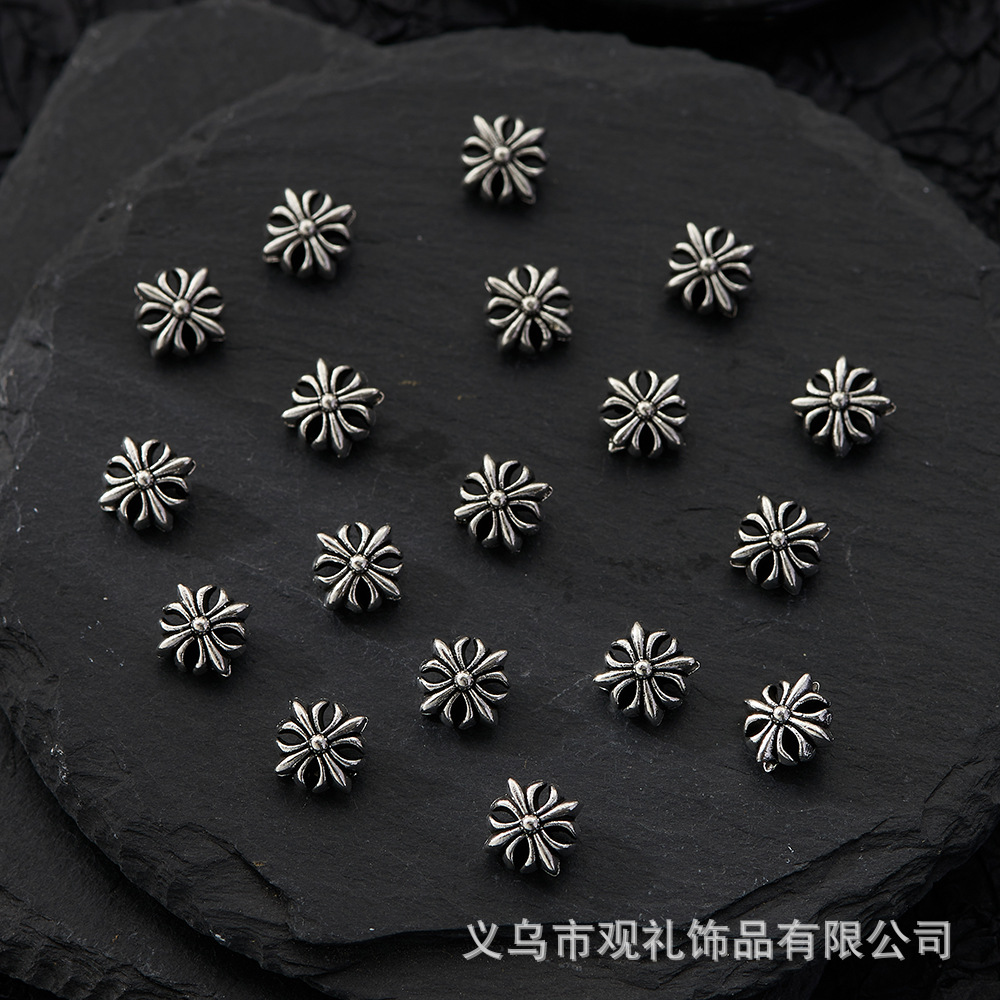 Retro clásico Croce Heart Cross agujero recto plata antigua plata tibetana plata brillante aleación de material diy accesorios espaciador de perlas