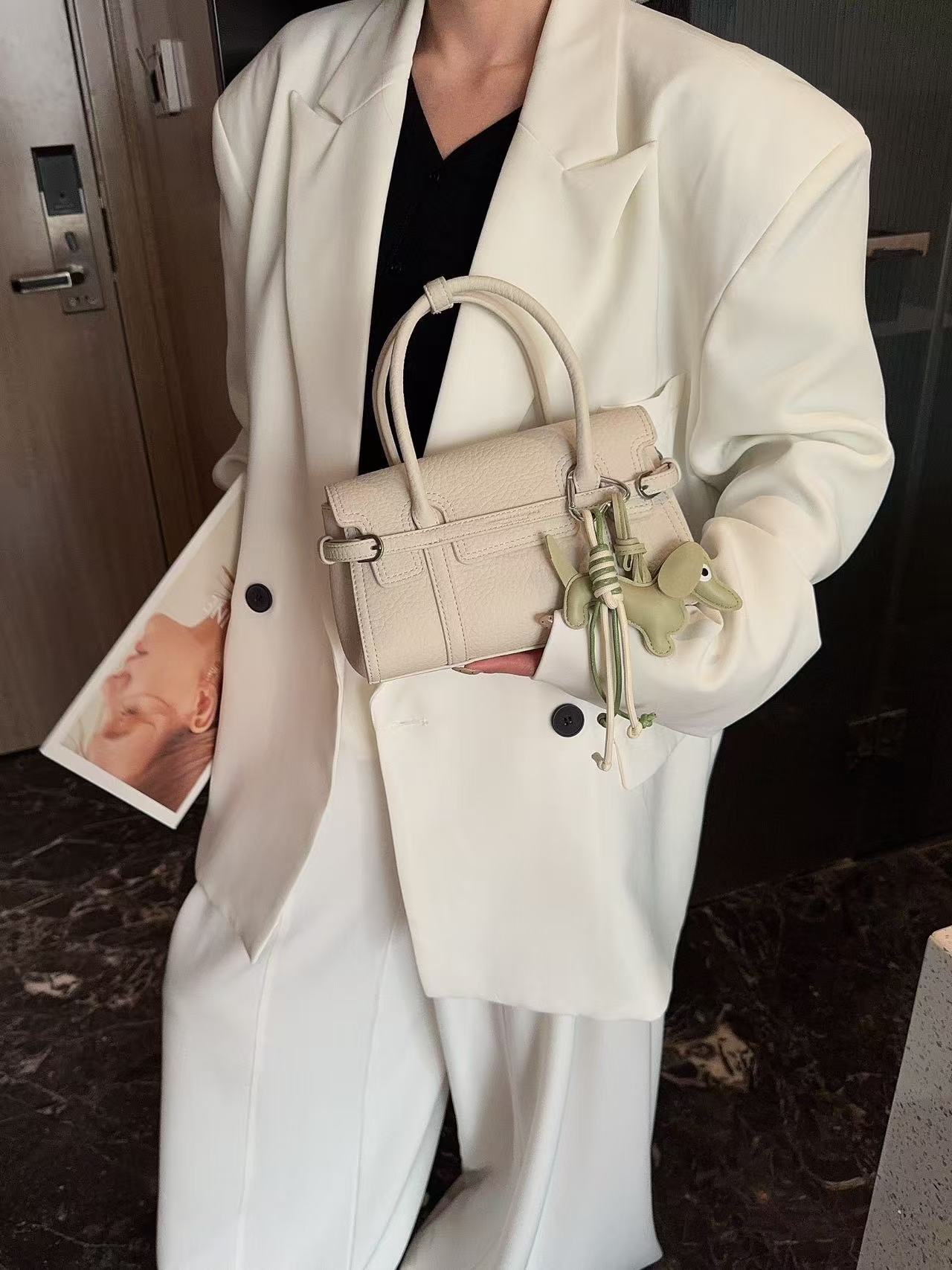 French Style Niche Boston Handbag, Elegant And Compact Pillow Bag, Casual Commuter Crossbody Bag For Women - Thumbnail 8