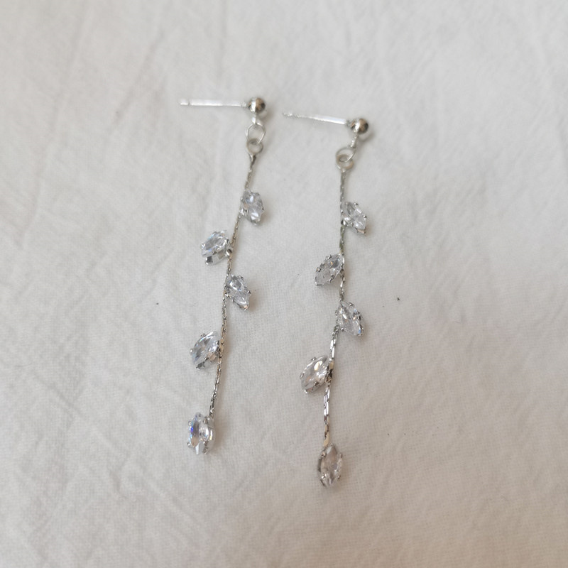Pendientes de circón simple pendientes de temperamento de hoja pendientes mujer transfronteriza pendientes mujer gota de agua pendientes de hoja al por mayor