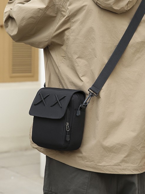 Bolso de estilo coreano, nuevo tipo de bolso de hombro de pareja de calle, bolso de hombro de estilo casual de estilo japonés para hombres.
