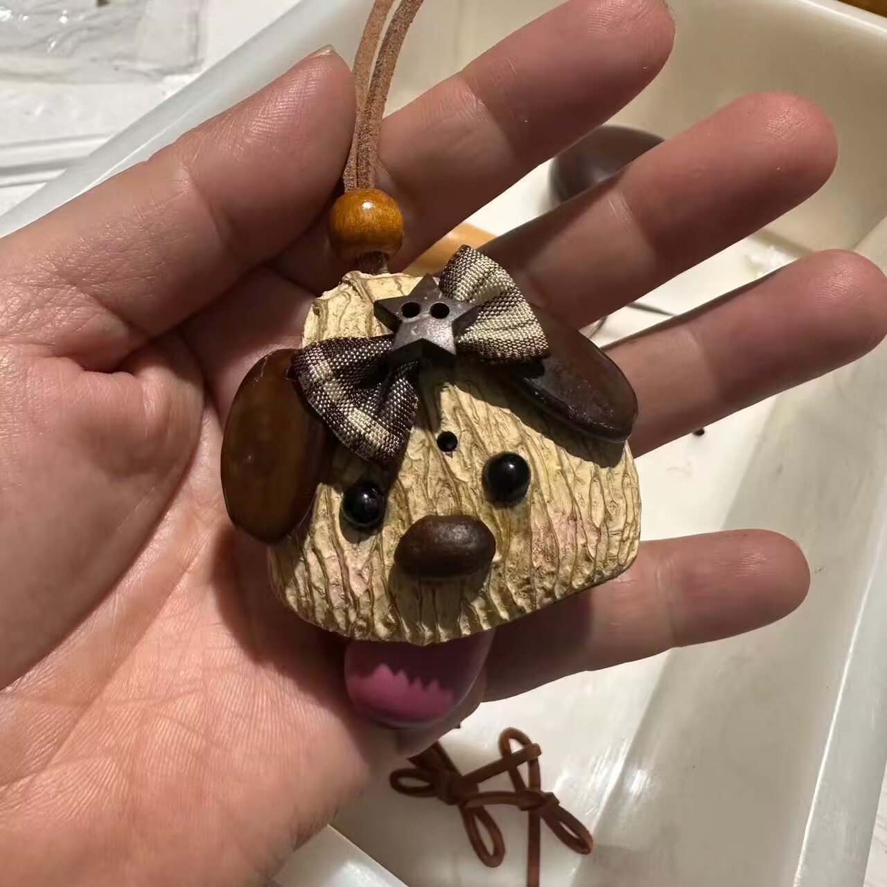 Muñeca de vaina material de cáscara hecha a mano DIY material de pino frutas secas material de congelador colgante tienda de artesanía