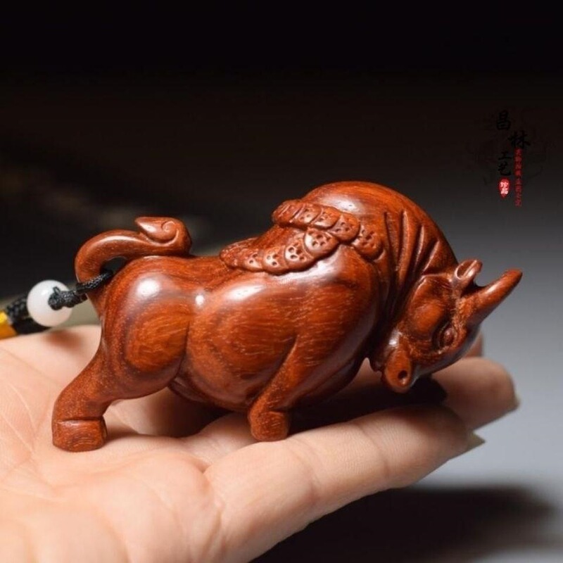 大葉紫檀木の手彫りの件の闘牛の家の置物の文は木造工芸品の木彫り/根彫りをします。|undefined