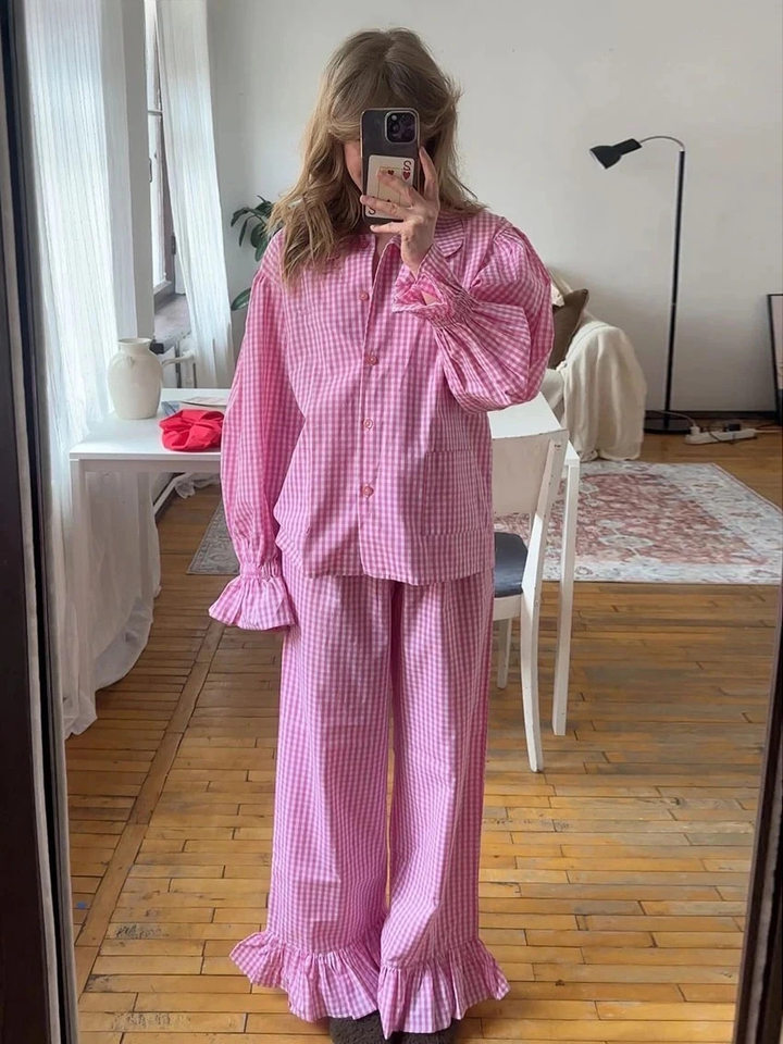 Bộ đôi áo sơ mi tay dài bèo nhún và quần dài kẻ caro cotton — hồng