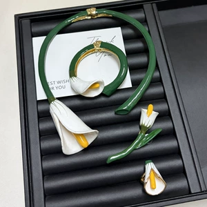 European and American vintage niche enamel oil-drip three-dimensional lily of the valley flower brooch, stylish and unique ring, bracelet, and necklace set