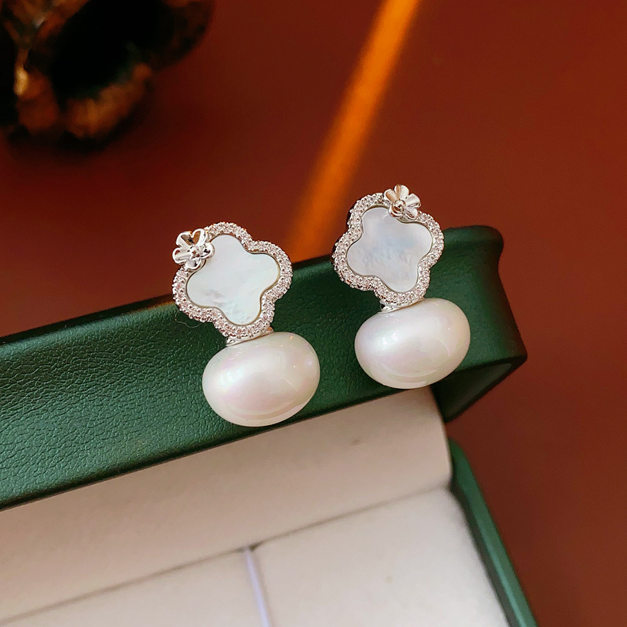 Aguja de plata, circón, copo de nieve, borla, pendientes de perlas, pendientes de todo fósforo de nicho femenino, pendientes de temperamento de moda, lujo ligero, sentido de alta gama