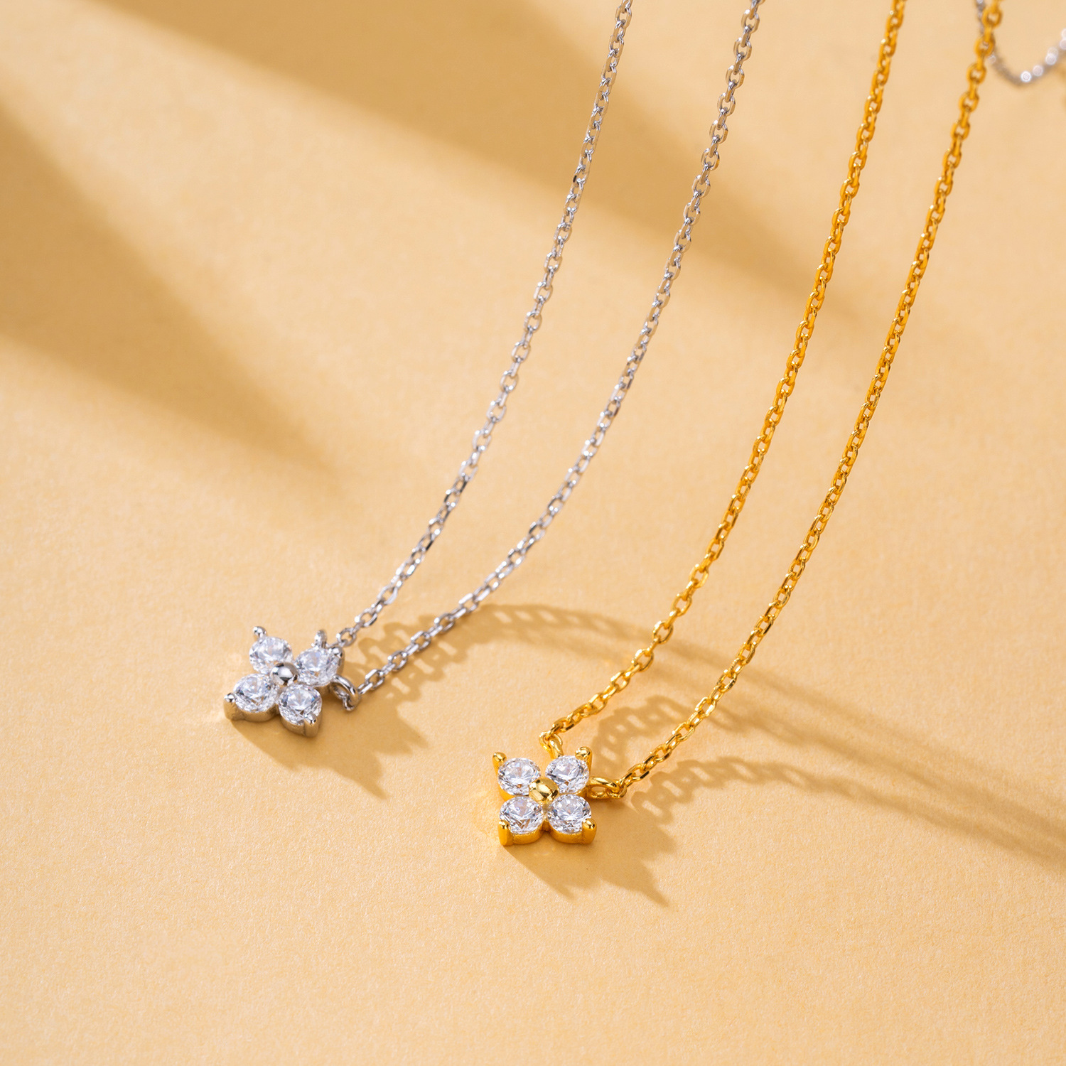 Pure Silver Four Leaf Clover Necklace Elegant Women's Floral Chain_voghion.com