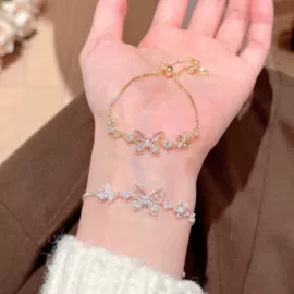 项链;耳钉;手链