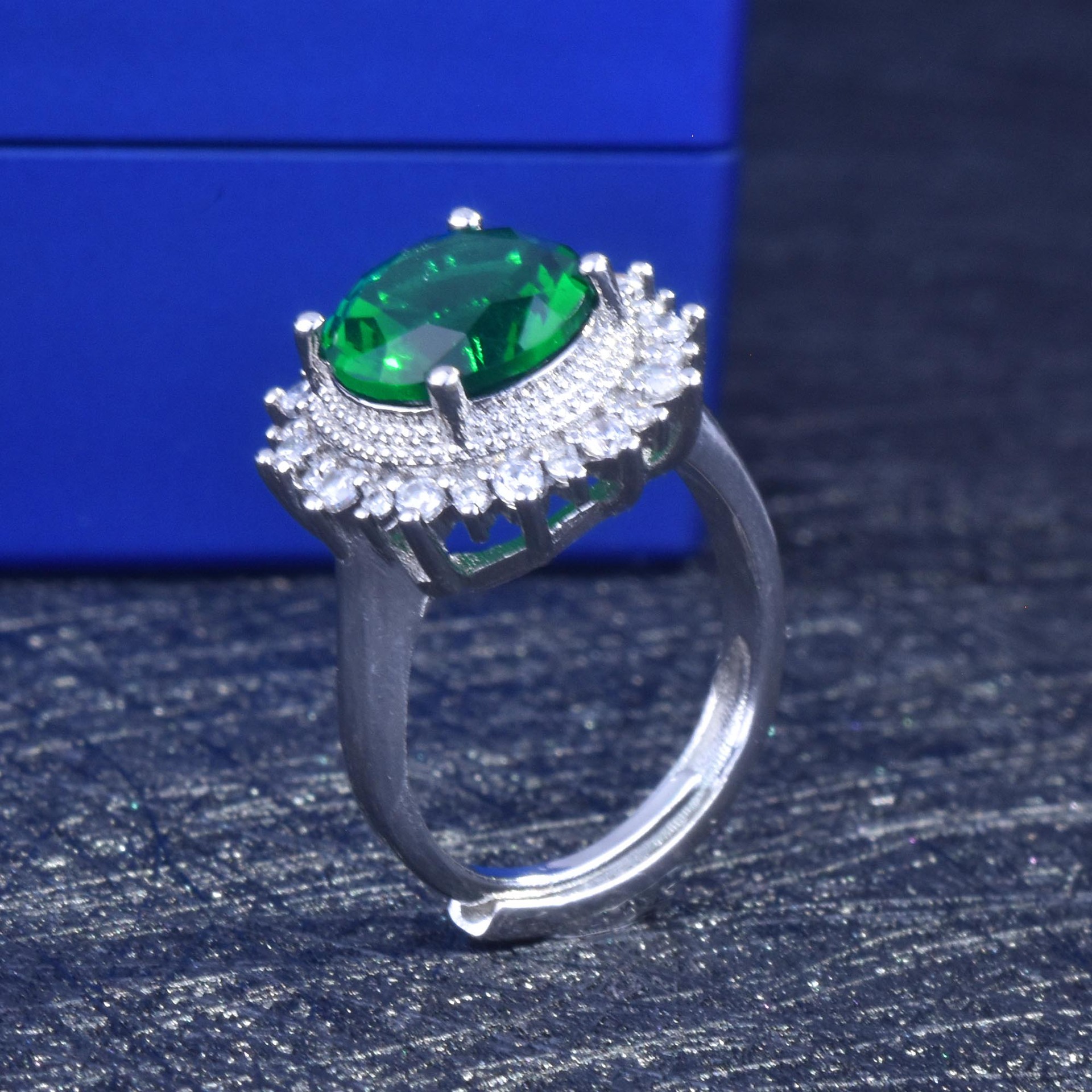 Sonnenblumen-smaragd Live-schmuck Großhandel Mit Kohlenstoff Reichen Diamanten Zirkon 5 Karat Smaragd Farbe Schatz Ring Frauen display picture 5