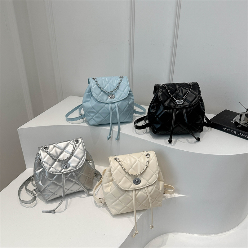 Casual coreano cadena de malla mochila pequeña primavera y verano 2024 nuevo estilo extranjero mochila de hombro inclinada moda