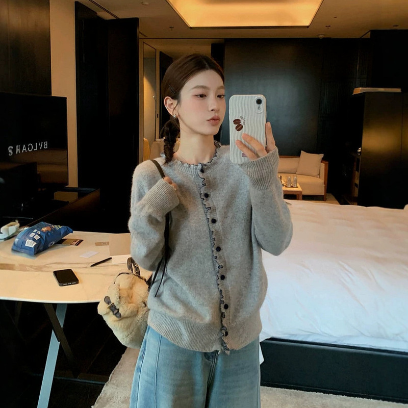 New 2026 Autumn and Winter Collection: Sheep Wool and Raccoon Fur Color-Blocked Ruffled Edge Warm Slim-Fit Round-Neck Versatile Knit Sweater New 2026 Autumn and Winter Collection: Sheep Wool and Raccoon Fur Color-Blocked Ruffled Edge Warm Slim-Fit Round-Neck Versatile Knit Sweater