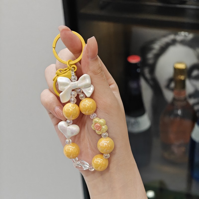 Creativo pequeño color caramelo fresco color chapado con cuentas llavero arco amor llavero bolsa pequeña colgante fuente