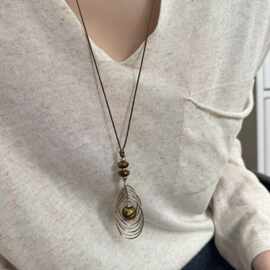 秋冬高级感美拉德咖啡金雀羽虎眼石毛衣链2026新款项链女级轻奢