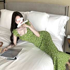 浪漫温柔法式绿色碎花吊带连衣裙女夏季超火海岛度假小飞袖包臀裙