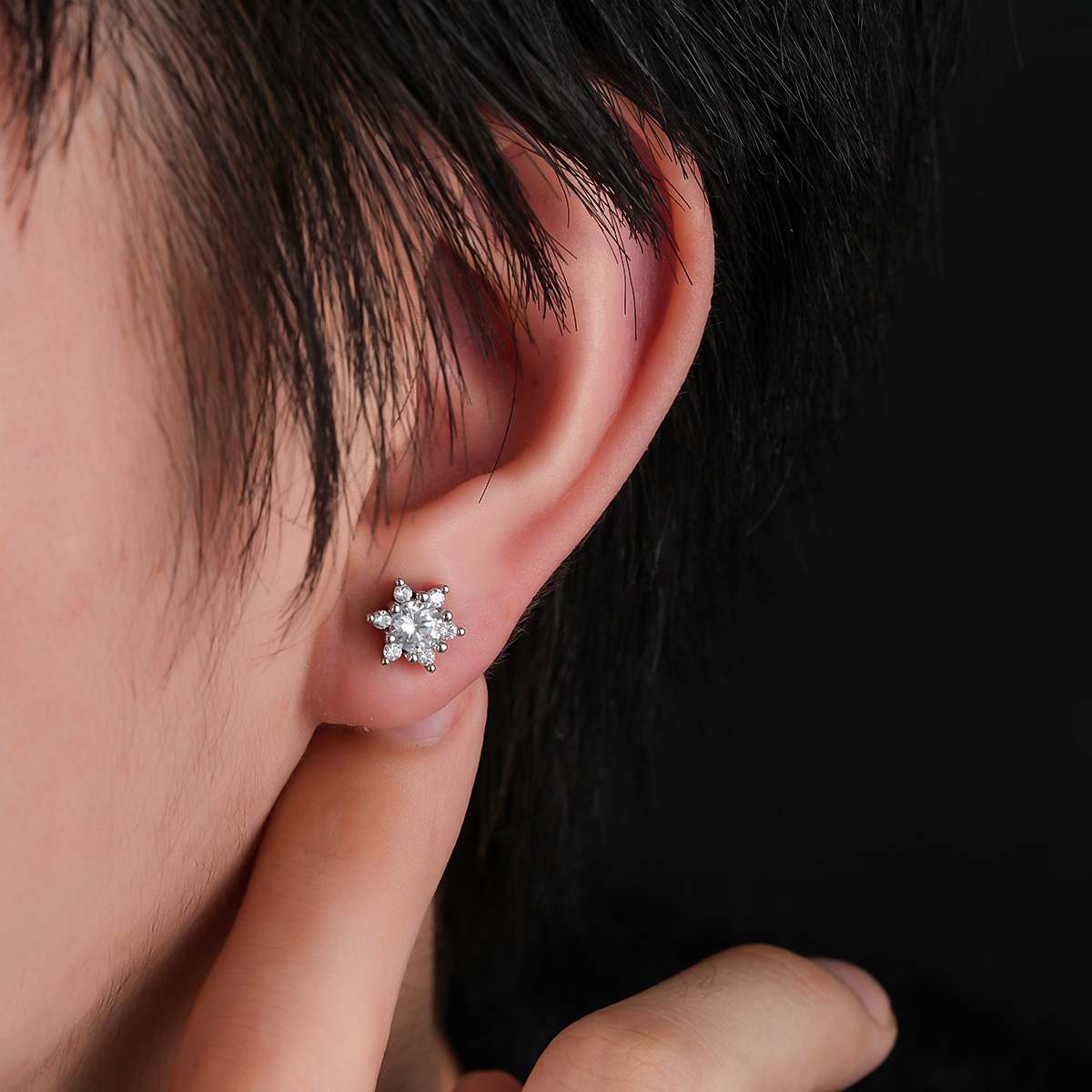 Pendientes de botón para hombre modernos. Estilo minimalista urbano y punk, ideal para ocasiones informales, fiestas y uso diario. Hechos de acero inoxidable 316L, hipoalergénicos, sin níquel._voghion.com