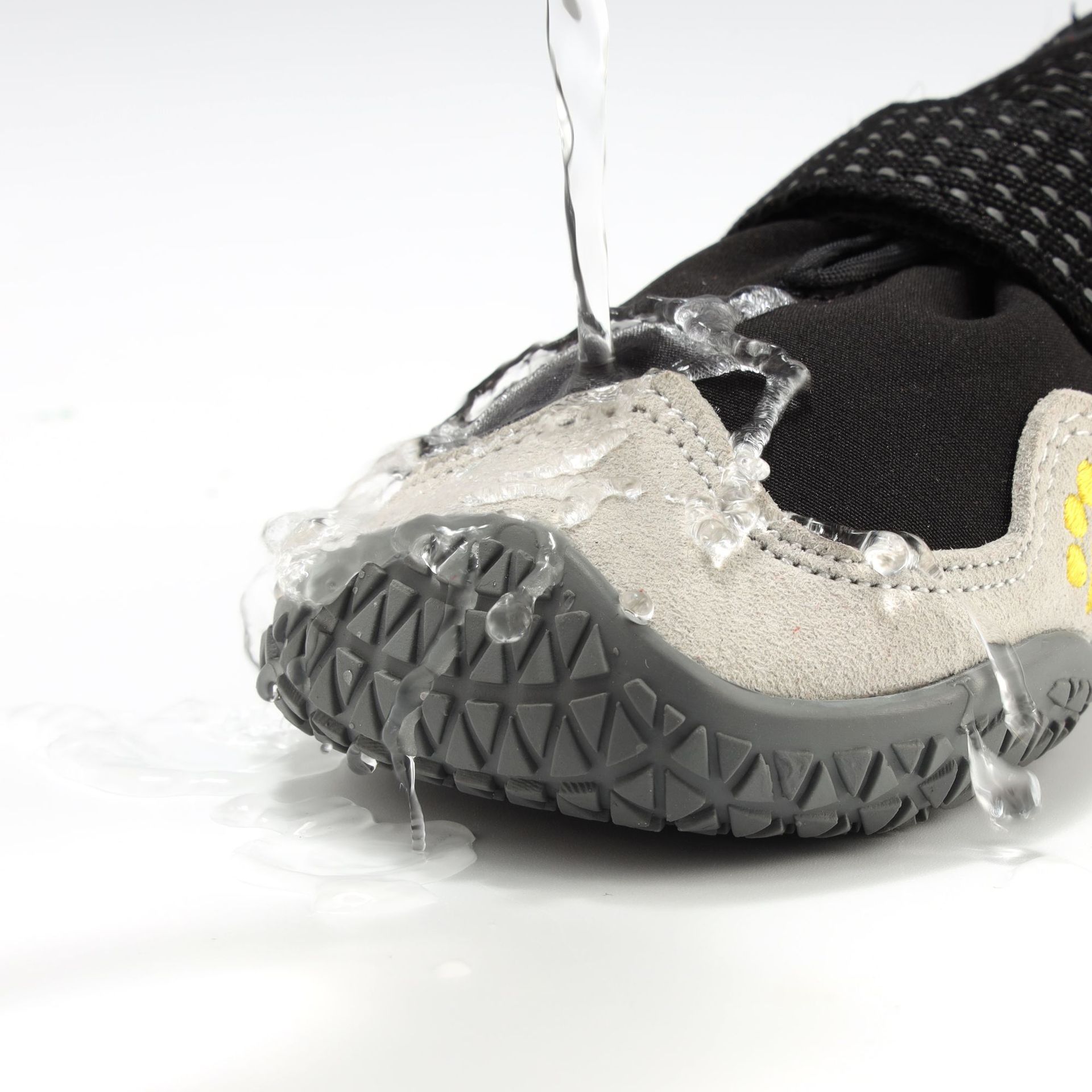 Zapatos para mascotas Zapatos para perros de Amazon Super movimiento multicolor zapatos para perros anti-Splash noche reflectante transfronteriza fábrica de zapatos para mascotas