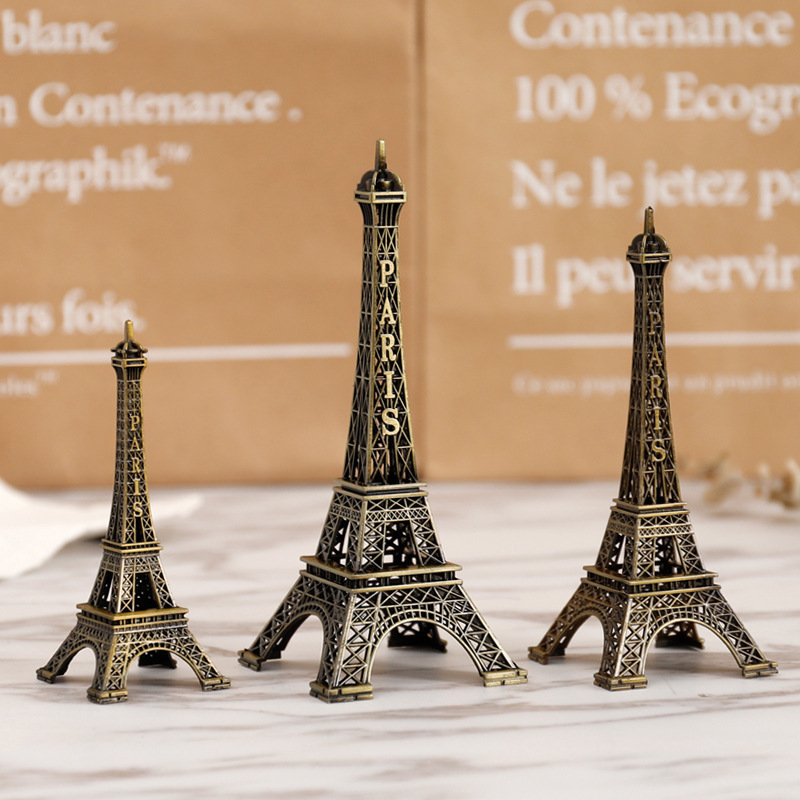 Fabricantes al por mayor artesanías europeas París modelo de torre Eiffel arquitectura decoración de oficina para el hogar adornos metálicos